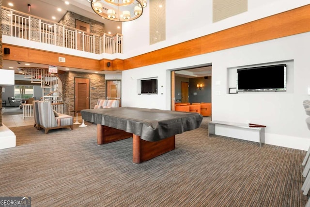 playroom with a towering ceiling, visible vents, carpet floors, a notable chandelier, and billiards
