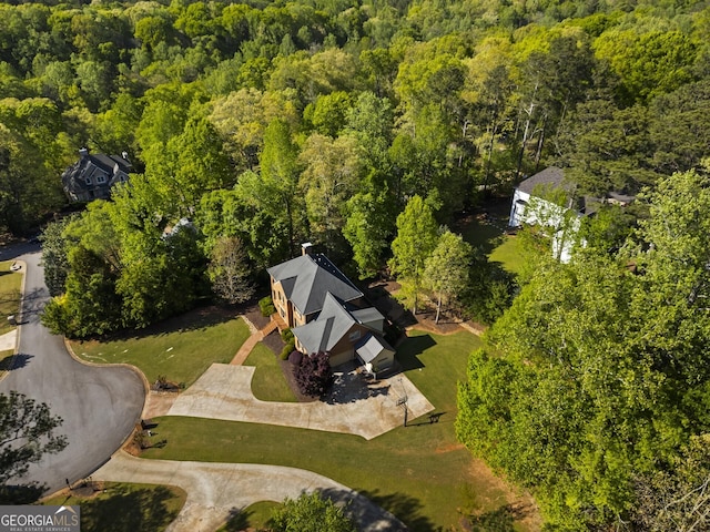 birds eye view of property featuring a wooded view
