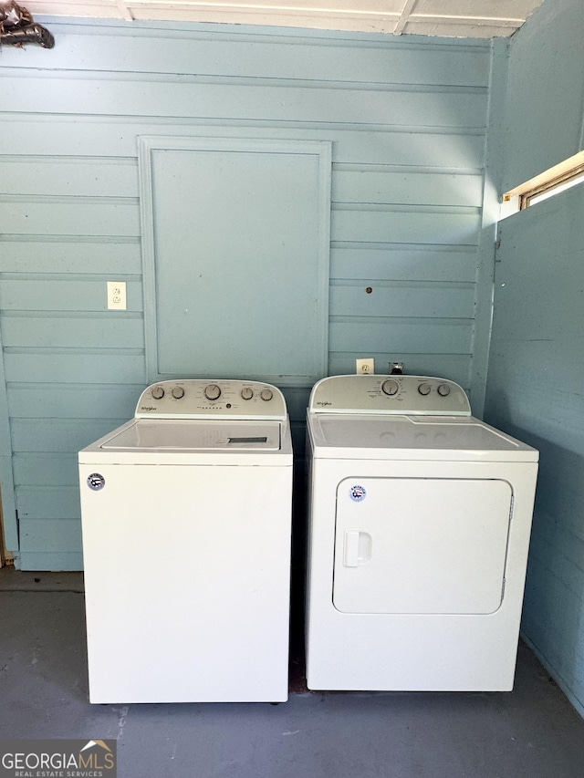 6718 Delta Dr, Riverdale, GA 30274 - clothes washing area featuring washing machine and dryer and laundry area