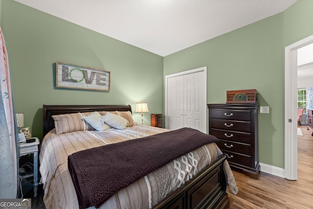 791 Thornwood Cir, Mount Airy, GA 30563 - bedroom featuring wood finished floors, baseboards, and a closet