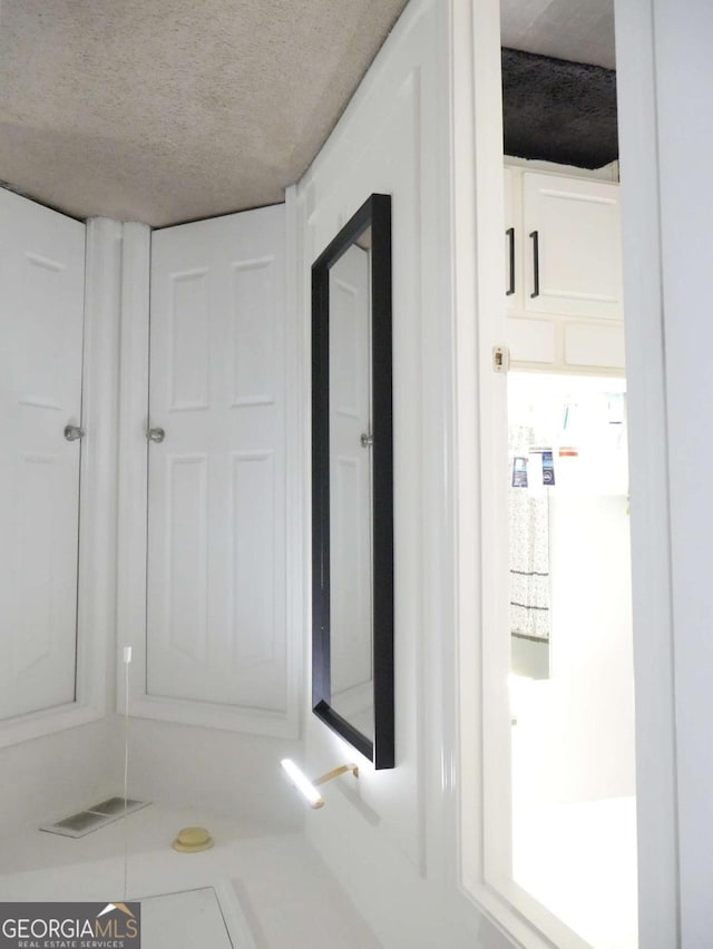 745 Abbotts Mill Ct, Duluth, GA 30097 - hall with visible vents and a textured ceiling