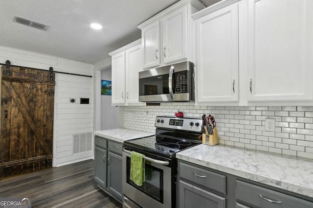 kitchen with stainless steel appliances, gray cabinetry, visible vents, and backsplash