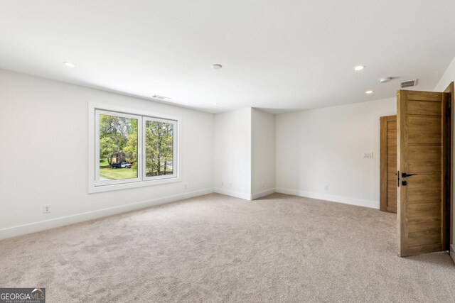 empty room with light carpet, baseboards, visible vents, and recessed lighting