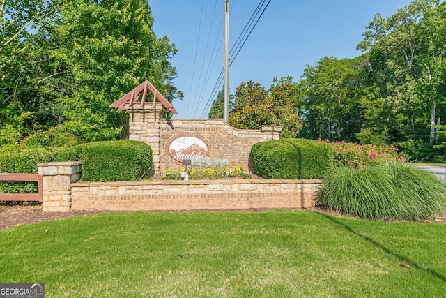 community / neighborhood sign featuring a lawn