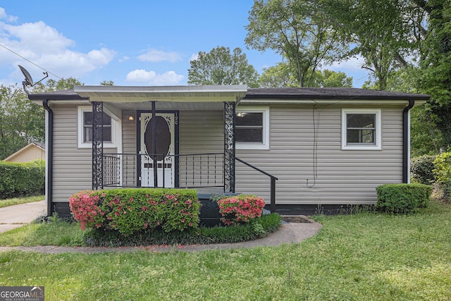 view of front of property with a porch and a front lawn