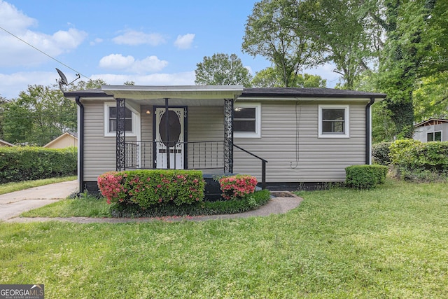 view of front of house featuring a porch and a front lawn