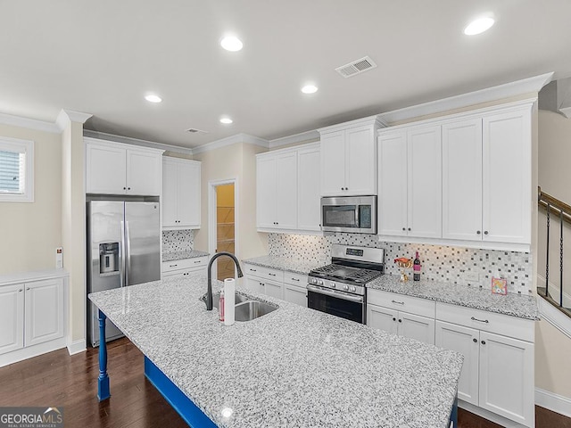 4343 Ainsley Mill Ln, Duluth, GA 30097 - kitchen with visible vents, a sink, appliances with stainless steel finishes, crown molding, and a center island with sink