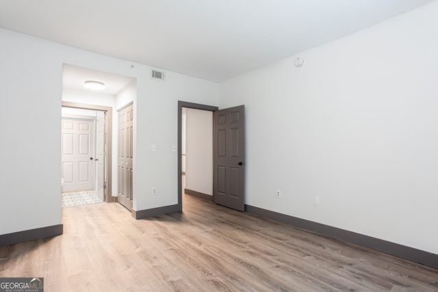1074 Peachtree Walk NE Unit 115, Atlanta, GA 30309 - unfurnished bedroom with wood finished floors and baseboards