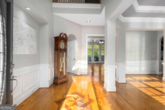 895 Ovalene Ln SW, Marietta, GA 30064 - entrance foyer with arched walkways, ceiling fan, light wood finished floors, wainscoting, and a decorative wall