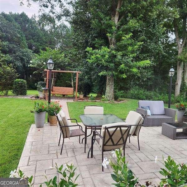 view of patio featuring outdoor dining area and an outdoor hangout area