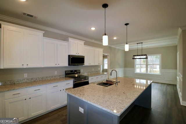 kitchen featuring white cabinets, a sink, visible vents, and stainless steel appliances