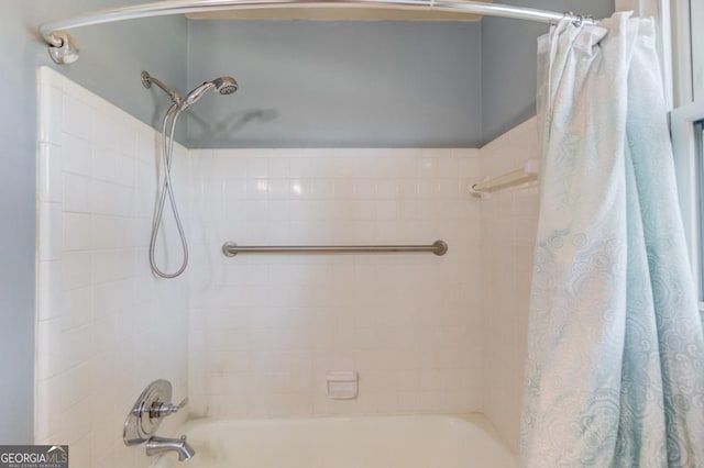 bathroom featuring shower / bath combo with shower curtain