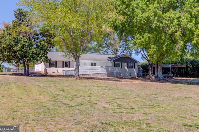 view of front of house featuring a front yard