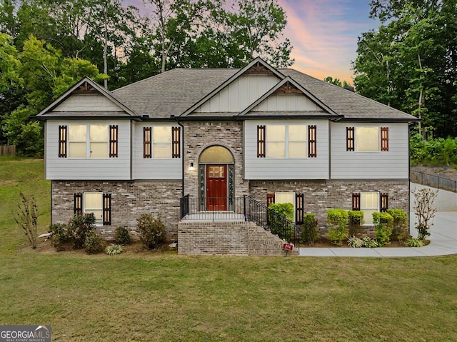 204 Arapahoe Ct, Villa Rica, GA 30180 - split foyer home with brick siding, a yard, and a shingled roof