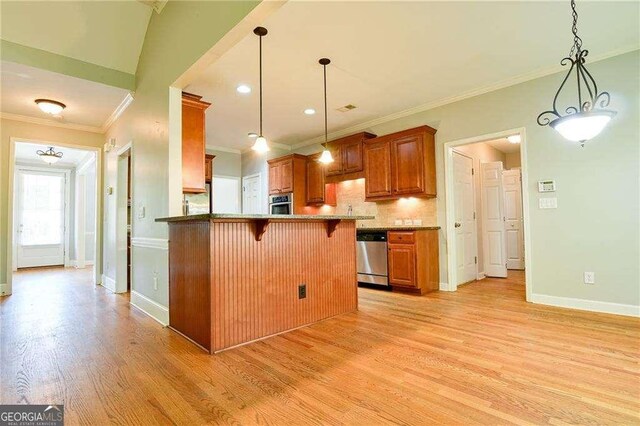 974 Regal Hills Ln, Mableton, GA 30126 - kitchen featuring crown molding, a breakfast bar area, light wood-type flooring, and stainless steel appliances