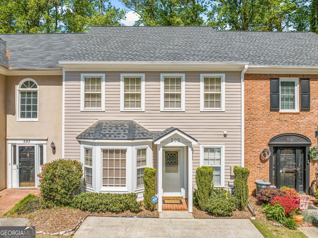 595 Saint James Walk SE, Marietta, GA 30067 - multi unit property featuring a shingled roof