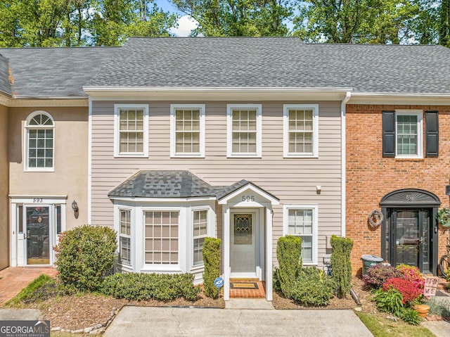 multi unit property featuring a shingled roof