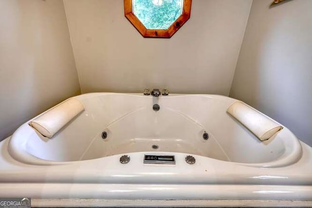 83 Smokey Creek Cv Tract B, Unit Tract B, Blairsville, GA 30512 - bathroom with a jetted tub