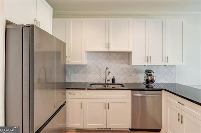 1038 Huntcliff, Atlanta, GA 30350 - kitchen with visible vents, a sink, appliances with stainless steel finishes, white cabinetry, and decorative backsplash