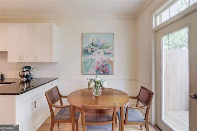 1038 Huntcliff, Atlanta, GA 30350 - dining area featuring crown molding and light wood finished floors