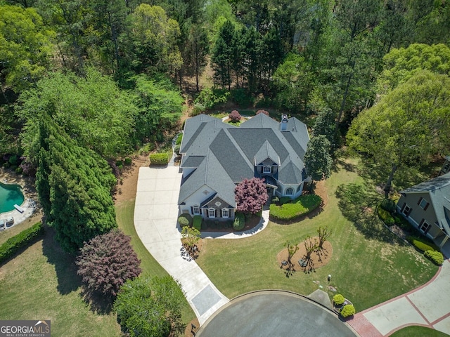 birds eye view of property with a wooded view