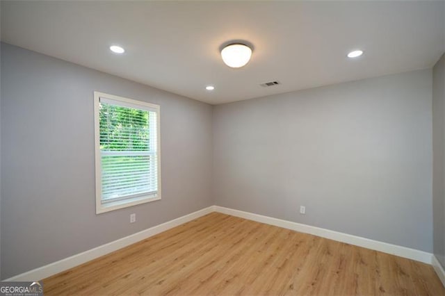spare room featuring recessed lighting, light wood-style flooring, baseboards, and visible vents