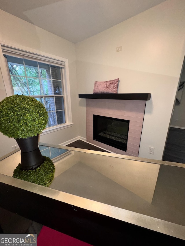 220 Renaissance Pkwy NE Apt 2220, Atlanta, GA 30308 - living room featuring a glass covered fireplace and vaulted ceiling