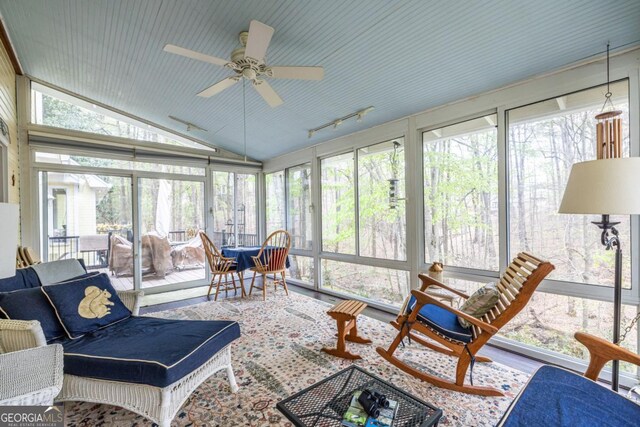sunroom / solarium with a ceiling fan