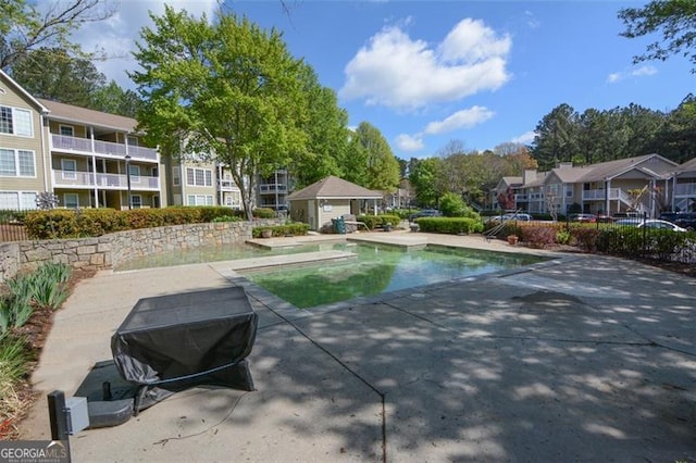 1005 Berkeley Woods Dr, Duluth, GA 30096 - outdoor pool with a patio area and a residential view