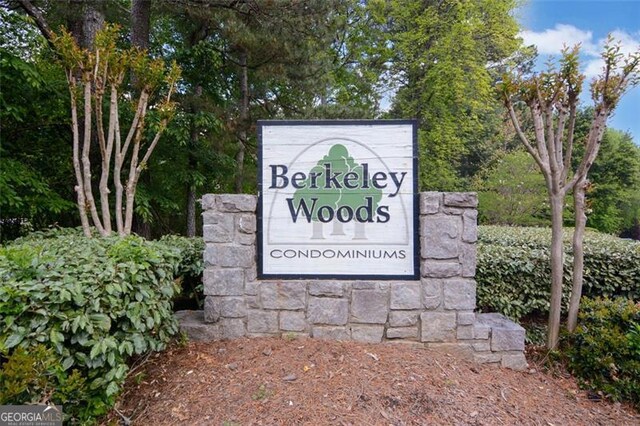 1005 Berkeley Woods Dr, Duluth, GA 30096 - view of community sign