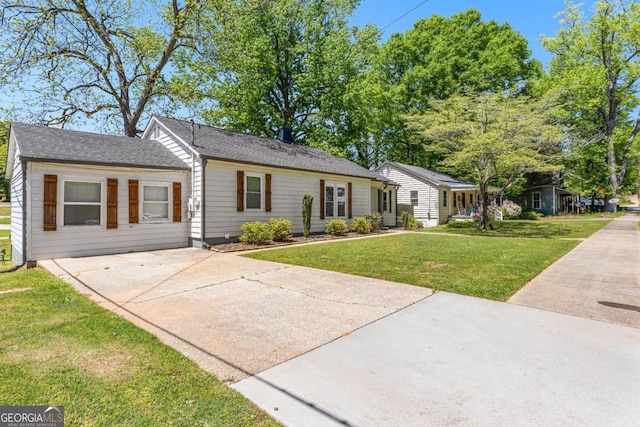 view of front of home with driveway and a front yard