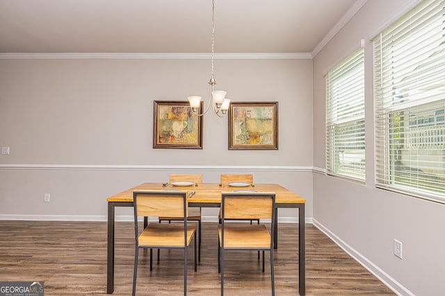 dining space with ornamental molding, dark wood-style flooring, a notable chandelier, and baseboards