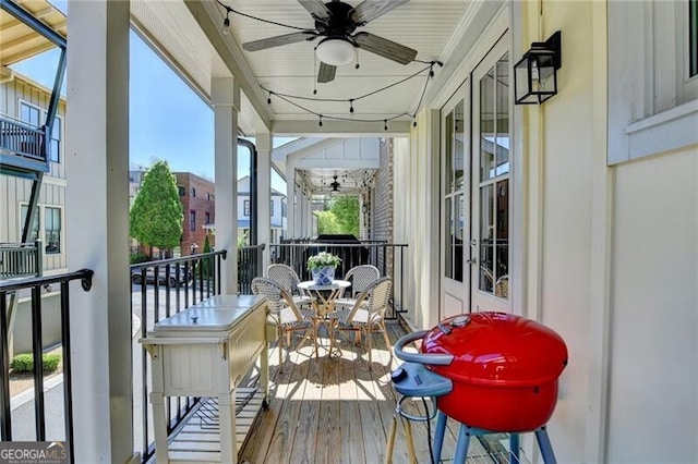 balcony featuring ceiling fan