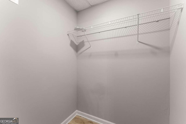 walk in closet with a drop ceiling