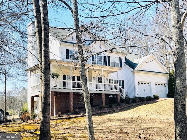 view of front of home featuring a garage, a front lawn, and covered porch
