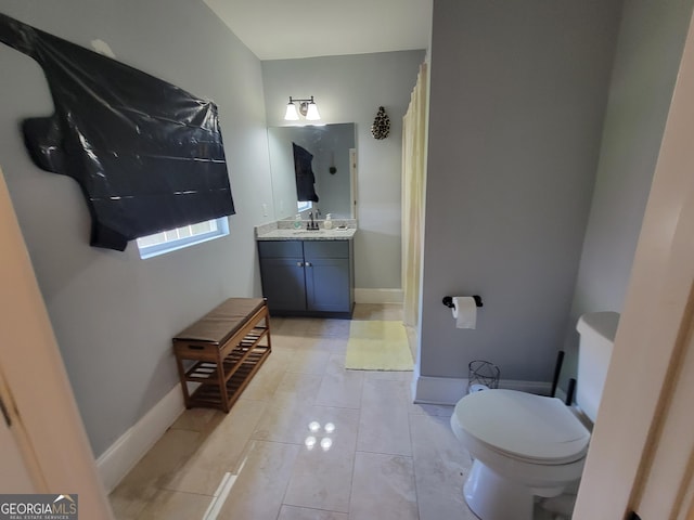 475 Willard Ave SW, Atlanta, GA 30310 - full bathroom featuring a shower with shower curtain, toilet, vanity, and tile patterned floors
