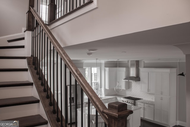 600 Broadview Ter NE, Atlanta, GA 30324 - view of staircase
