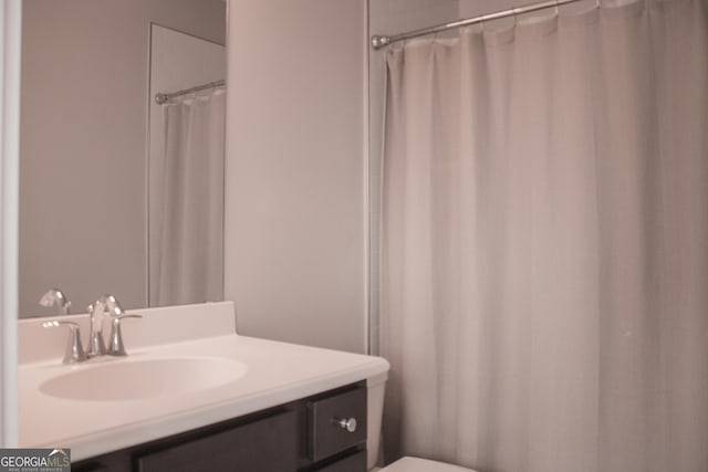 600 Broadview Ter NE, Atlanta, GA 30324 - full bath with toilet, vanity, and a shower with shower curtain