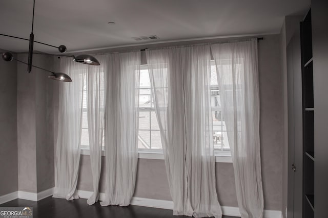 600 Broadview Ter NE, Atlanta, GA 30324 - interior space featuring baseboards and visible vents