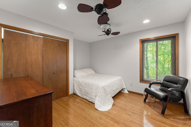 bedroom featuring light wood finished floors, baseboards, recessed lighting, a ceiling fan, and a closet
