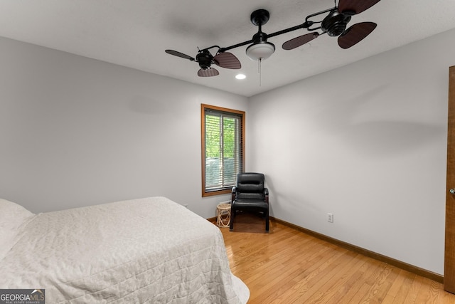 bedroom featuring light wood-style flooring, baseboards, recessed lighting, and ceiling fan