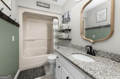 1163 Bristol Hammock Cir, Kingsland, GA 31548 - bathroom featuring vanity and shower / bath combo with shower curtain