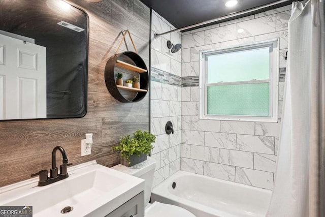 full bathroom featuring shower / tub combo with curtain, vanity, and toilet