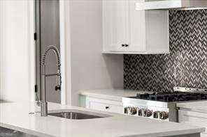 mudroom featuring a sink