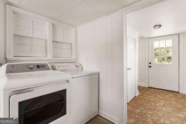 3556 Finch Rd SW, Powder Springs, GA 30127 - laundry room featuring washer and clothes dryer