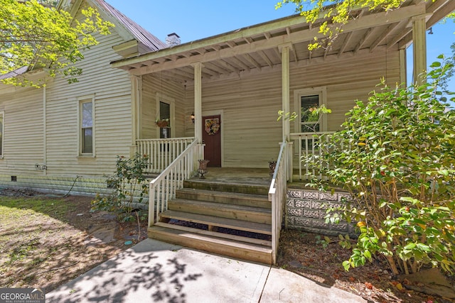 entrance to property featuring covered porch