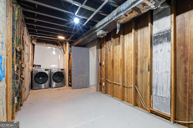 unfinished below grade area featuring washing machine and dryer