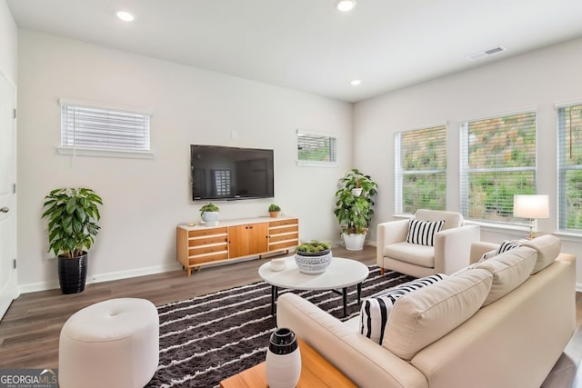 2762 Aralynn Way, College Park, GA 30337 - living room with visible vents, wood finished floors, baseboards, and recessed lighting