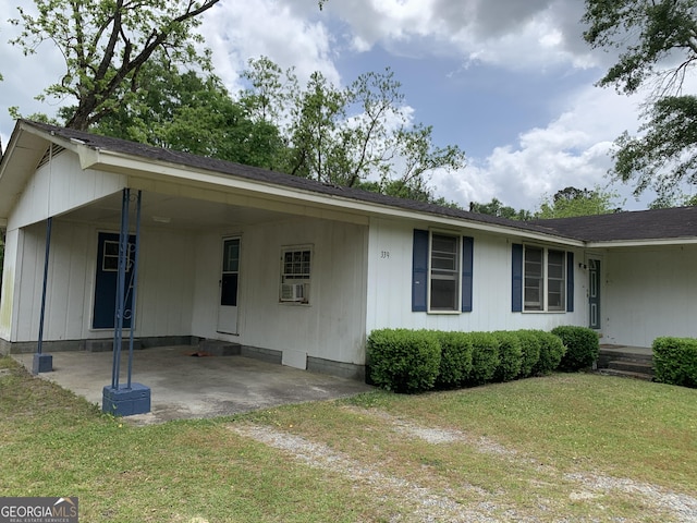 339 Gwenda St, Adrian, GA 31002 - single story home with dirt driveway, a front lawn, an attached carport, and cooling unit