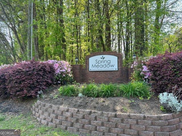 view of community / neighborhood sign
